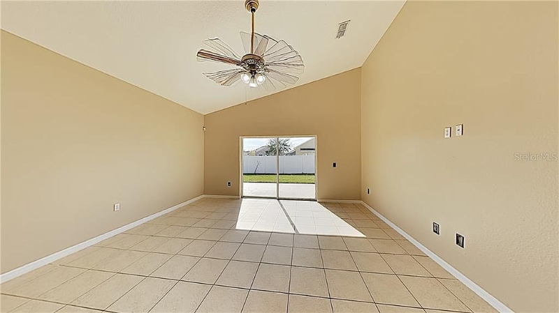 Building Photo - 1092 Hacienda Cir