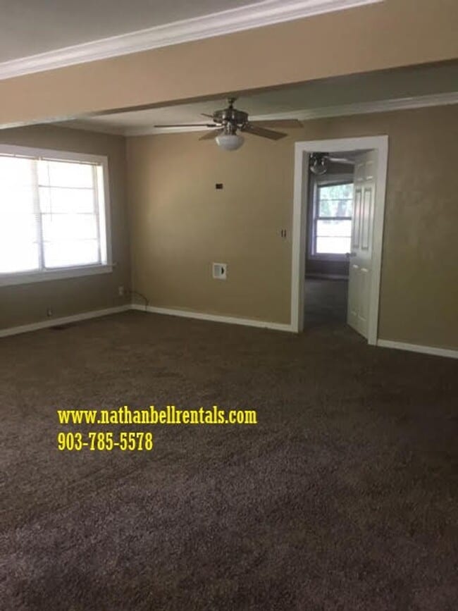 Building Photo - Single family-3 bedroom/2 bath