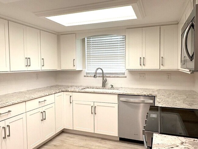 Building Photo - Beautiful 2 Bedroom Ormond Beach Home!