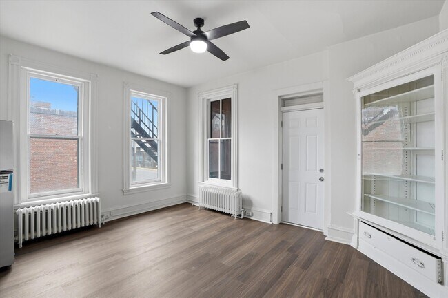 Building Photo - 112 N 11th St