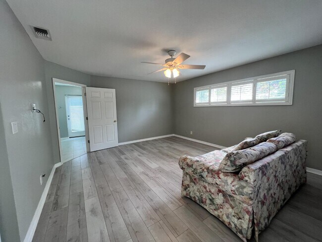 Building Photo - 4220 49th Ave S