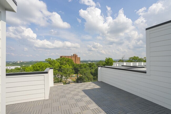 Building Photo - 522 Cliff Cir