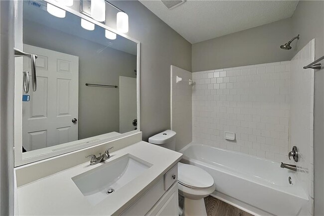 Building Photo - 3206 Claybrooke Dr NE