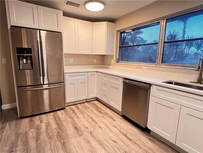 Building Photo - 733 Sesame Ct