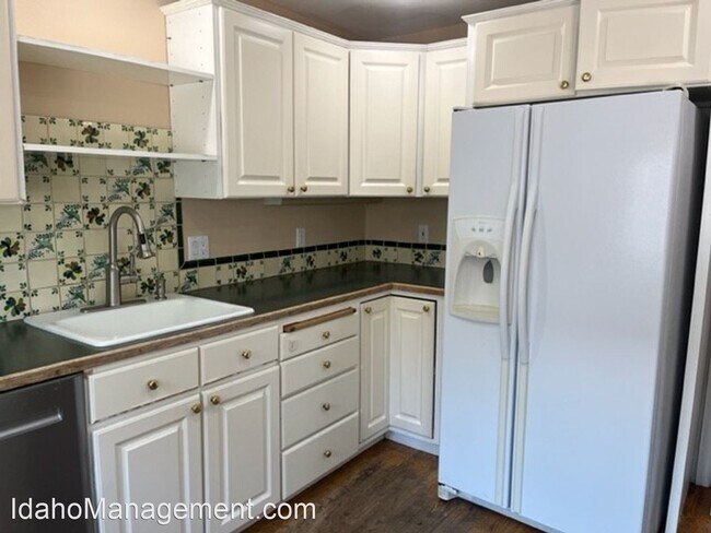 Building Photo - 3 br, 2 bath House - 987 E Strawberry Lane