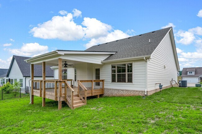 Building Photo - Modern Ranch Rental Near Rossview!
