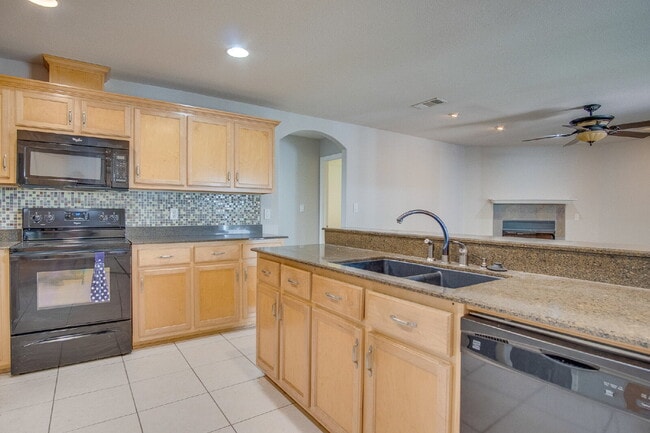 Building Photo - Spacious Pace Home with Office, Fireplace & Pergola