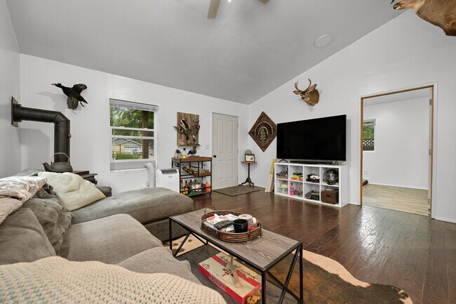 Building Photo - 6258 Bellwood Dr