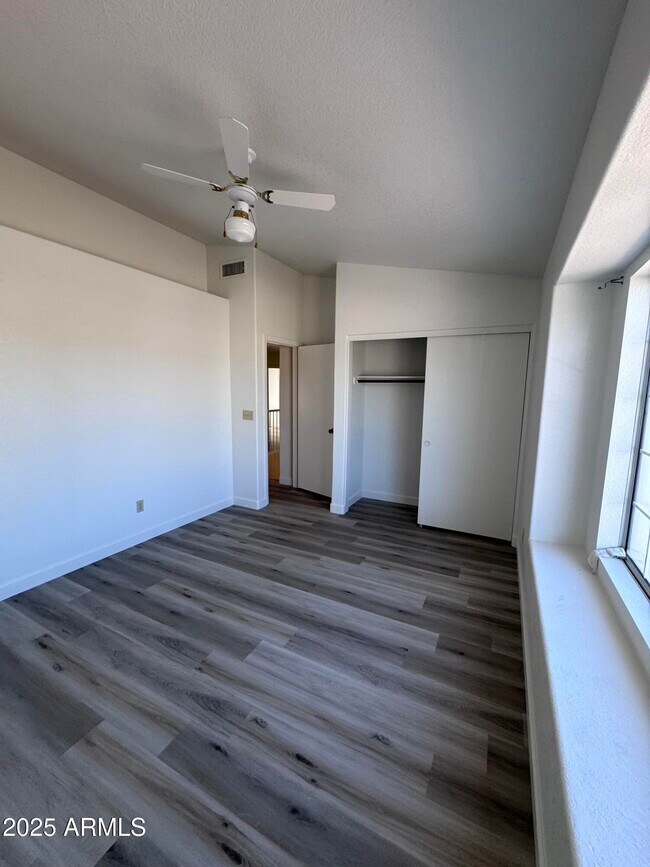 Building Photo - 8631 W Monte Vista Rd