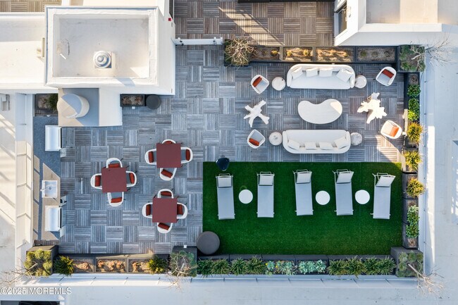 Building Photo - 218 3rd Ave