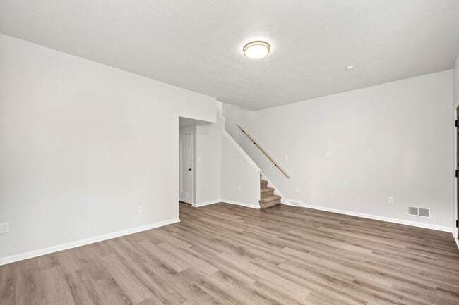 Building Photo - MOVE IN SPECIAL! SCORE HALF OFF 1ST MONTH'...