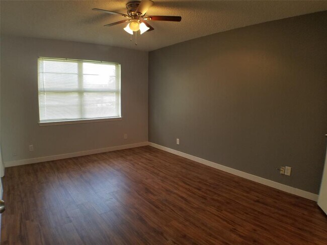 Building Photo - 1806 Stardust St