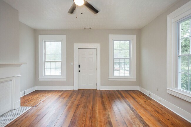 Building Photo - 315 W Chappell St