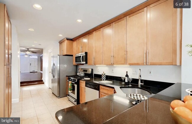 Building Photo - 1026 Riverside Ave