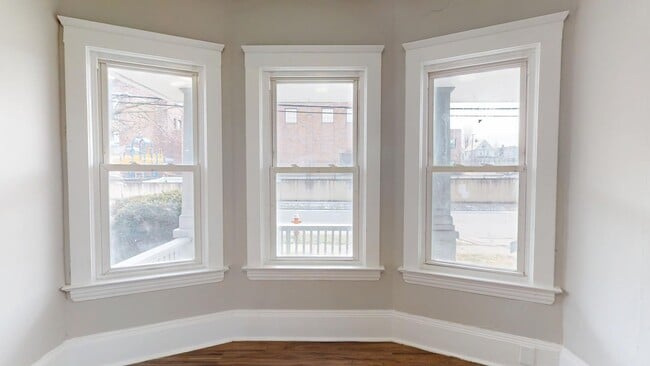 Building Photo - 5 bedroom/1 bath, Old Brooklyn