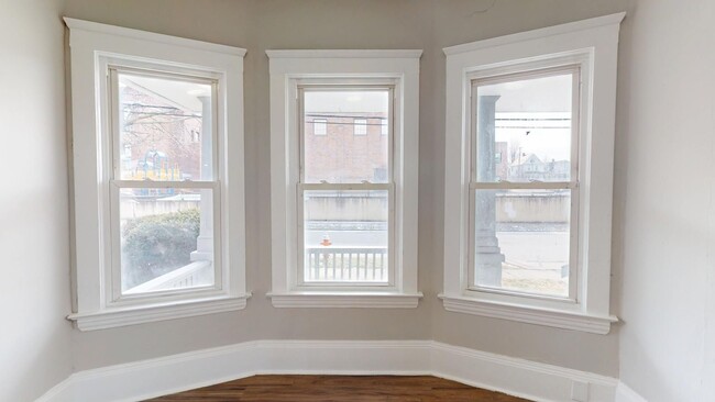 Building Photo - Lease to own! 5 bedroom/1 bath, Old Brooklyn.