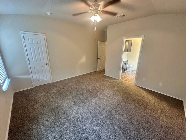 Building Photo - AVAILABLE NOW ! 1 WEEK FREE MOVE IN SPECIAL