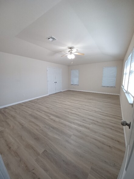 Building Photo - 507 Tundra Dr