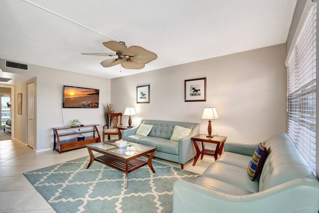 Building Photo - 4049 Wolverton C