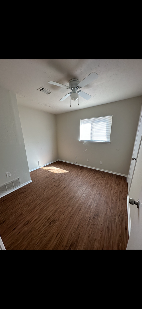 Building Photo - $400.00 off 1st rent!! READY TO MOVE IN!!!...