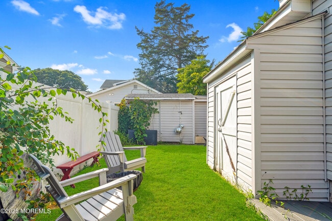 Building Photo - 638 Parkside Ave