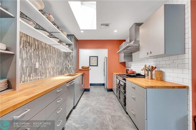 Building Photo - 1200 Guava Isle