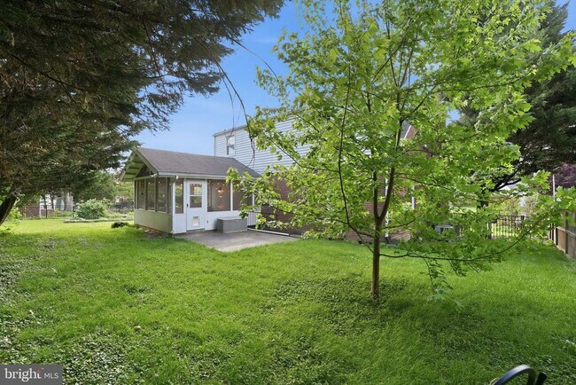 Building Photo - 2913 Cleave Dr