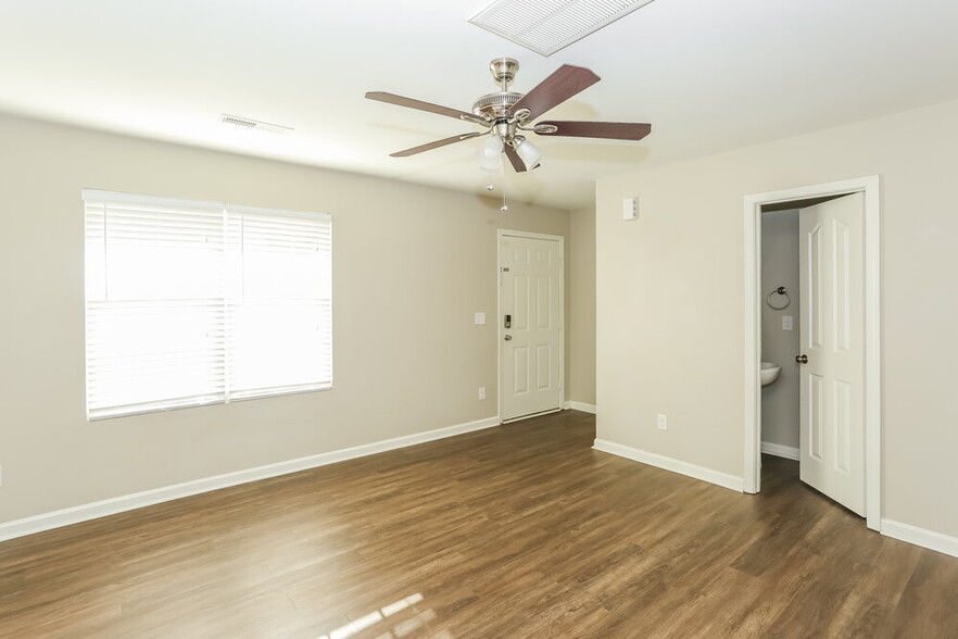 Building Photo - 128 Ashmore Dr