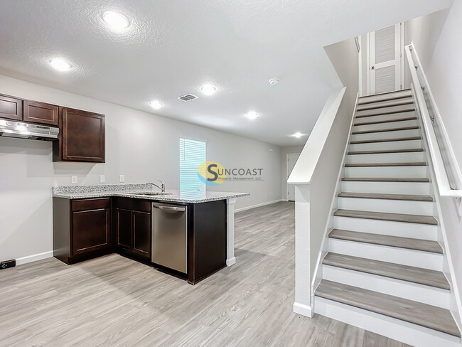 Building Photo - 1236 Pangola Dr