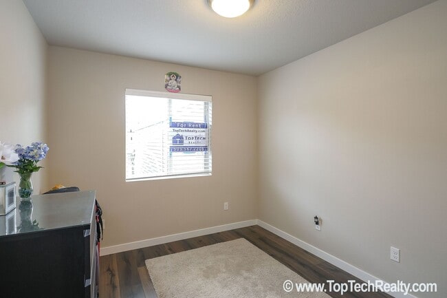 Building Photo - Outstanding 45 Central home with 3BR + Den / 2.5BA, Amazing upscale features, Across from Nike Wo...