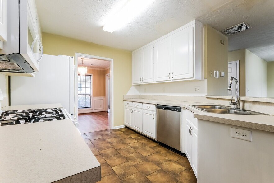 Building Photo - 865 Simon Ive Dr