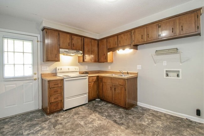Building Photo - 1432 McCan Dr