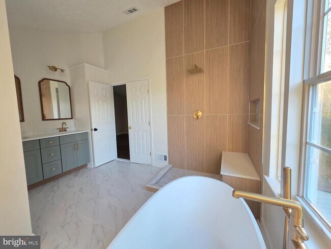 Building Photo - 1650 Wickham Way