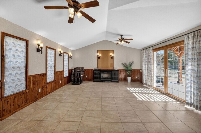 Building Photo - 1059 State Hwy 95