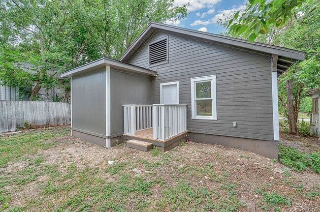 Building Photo - Newly Renovated 3 Bed, 2 Bath Home in Waco