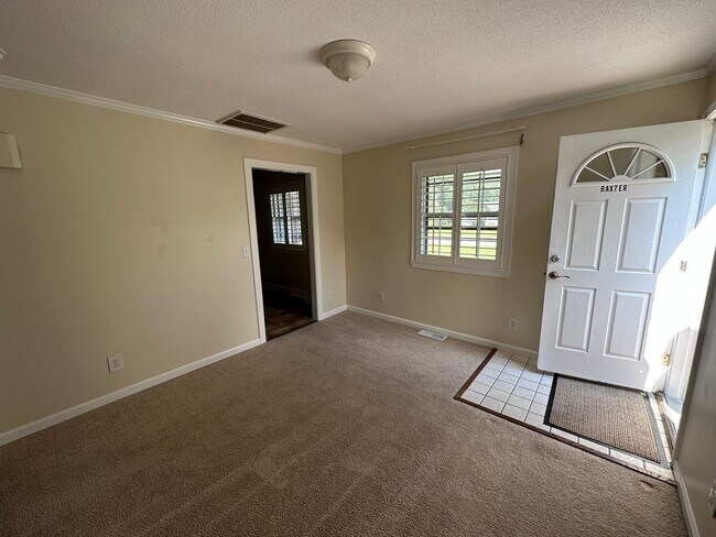 Building Photo - 327 Pinecliff Dr