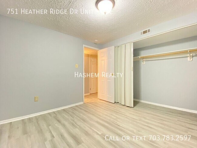 Building Photo - 751 Heather Ridge Dr