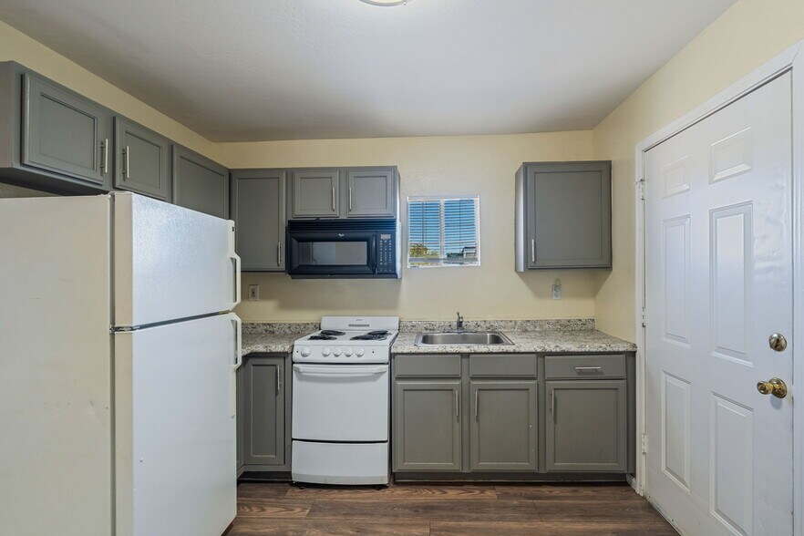 Building Photo - 2745 E Willetta St