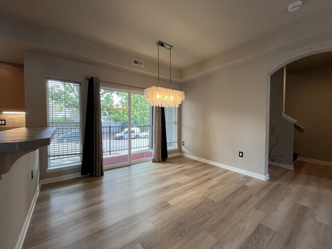 Building Photo - Distinctive 3-Story Tigard Townhouse with Stainless Steel Kitchen, Vaulted Ceilings & Attached 2-...