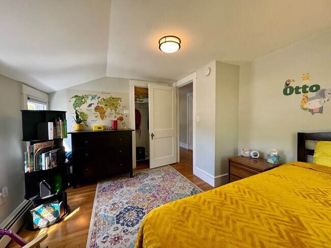 Building Photo - $3,900 - 3BD/2BA Single Family Home - Falmouth w/ Heated 2-Car Garage, W/D & Large Backyard! Avai...