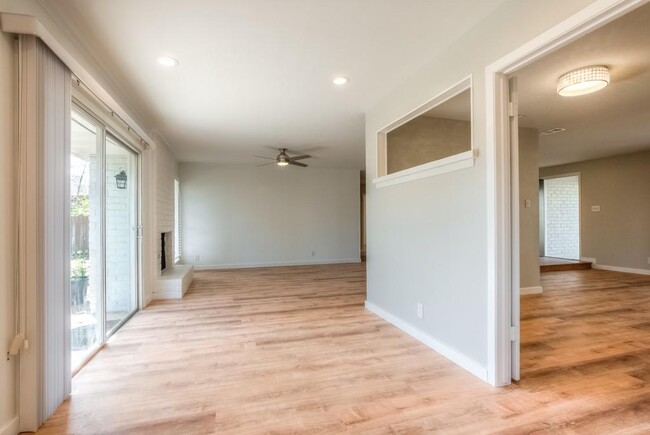 Building Photo - 7403 Glenhill Rd