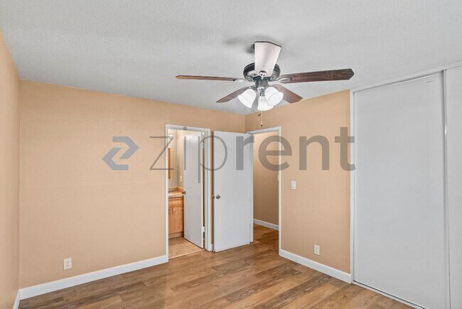 Building Photo - Unit