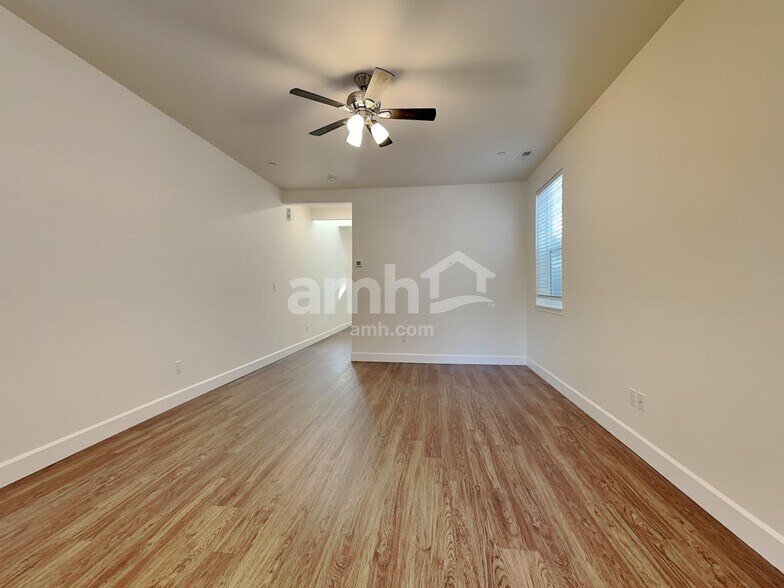 Building Photo - 13918 106th Ave E