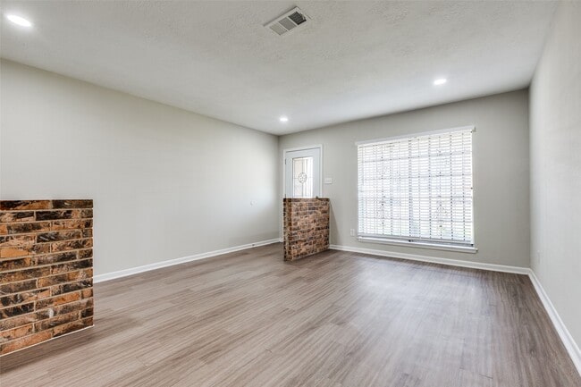 Building Photo - 5426 Fairgreen Ln