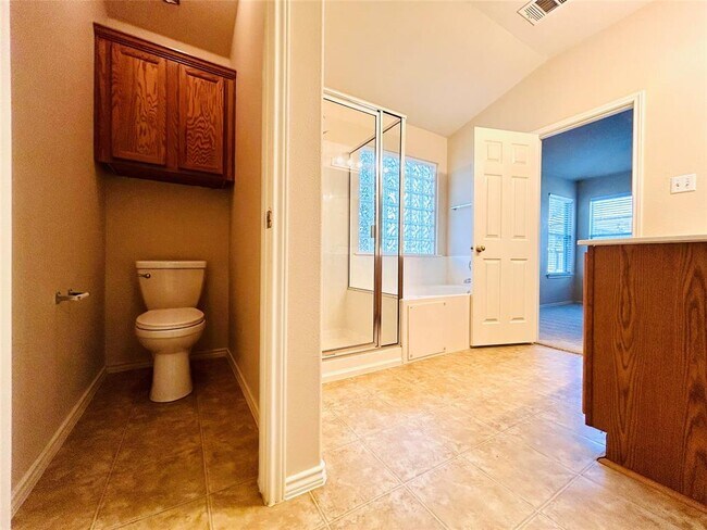 Building Photo - 468 Clarence Ct