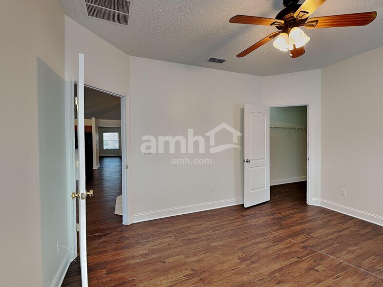 Building Photo - 11551 Oak Meadow Ln