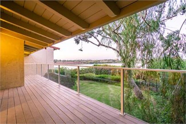 Building Photo - Large 5 bed Masterpiece Home with Back Bay...