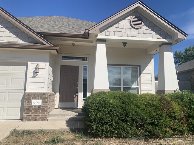 Building Photo - 5827 Alexandria Dr