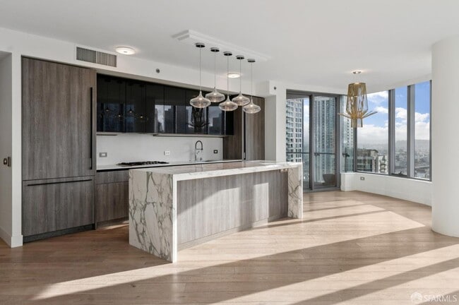 Building Photo - 201 Folsom St