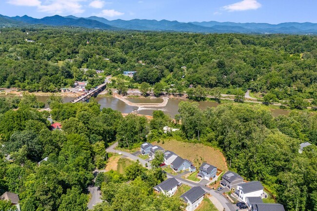 Building Photo - North Asheville 3-Bedroom Home with Fenced-In Yard Near Upcoming Taylor's Wave